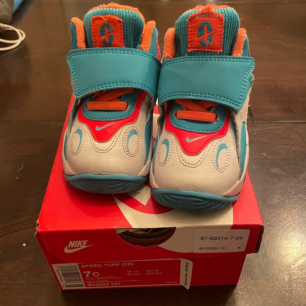 7c Nike Turf